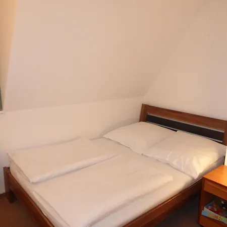 Apartment Mit Terrasse Im Obergeschoss Klutz